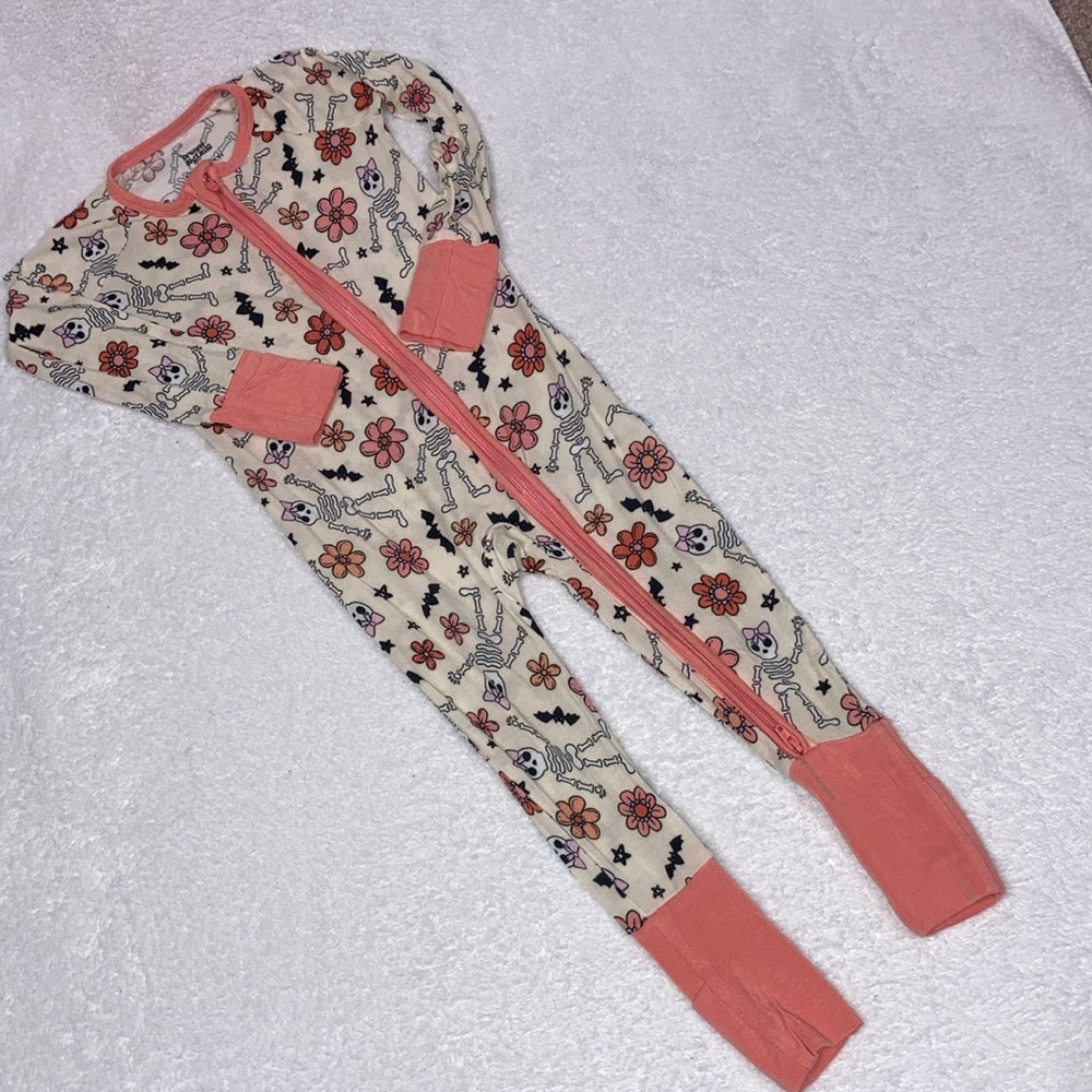 Dream big little by Madi Nelson BOW-TASTIC SKELLIES bamboo sleeper 12/18m